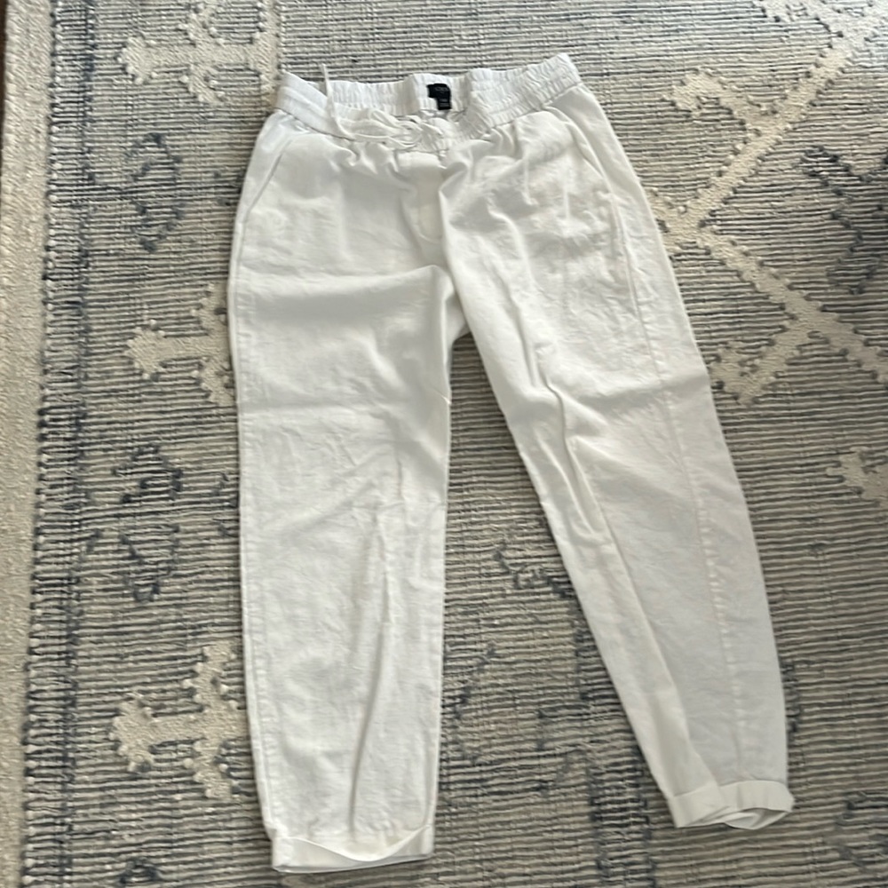 Jcrew linen blend cropped white pants with side pockets.Elastic drawstring waist